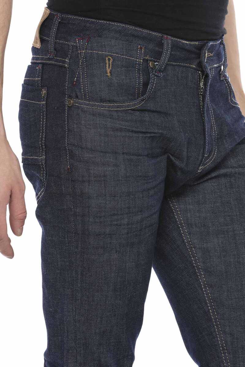 CD538 Small Pocket Detail Relaxed Fit Jeans