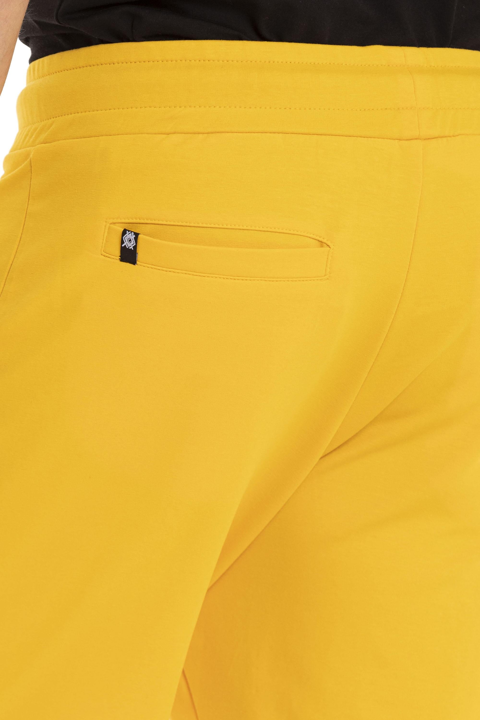 CK271 Basic Men's Shorts with Back Pocket Detail