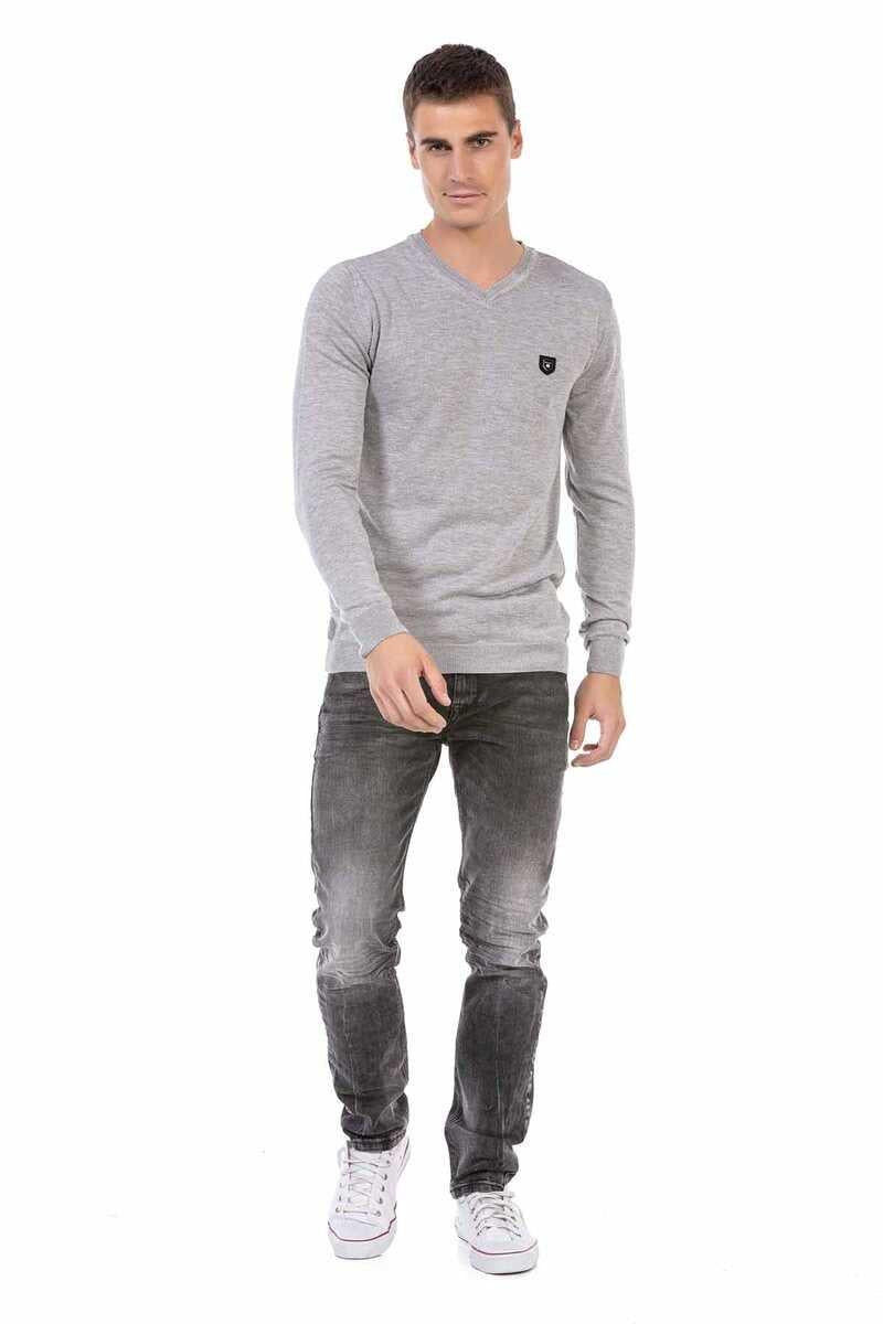 CP242 Men's V-Neck Sweater – Modern and Stylish
