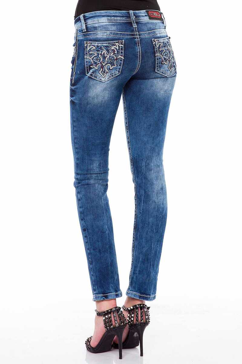 WD352 Embroidered Pocket Slim Fit Jeans