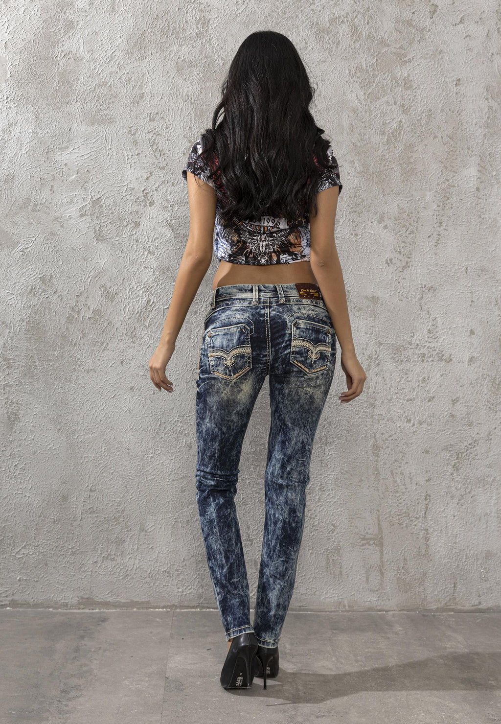 WD222 Eye-Catching Washed Women's Jeans