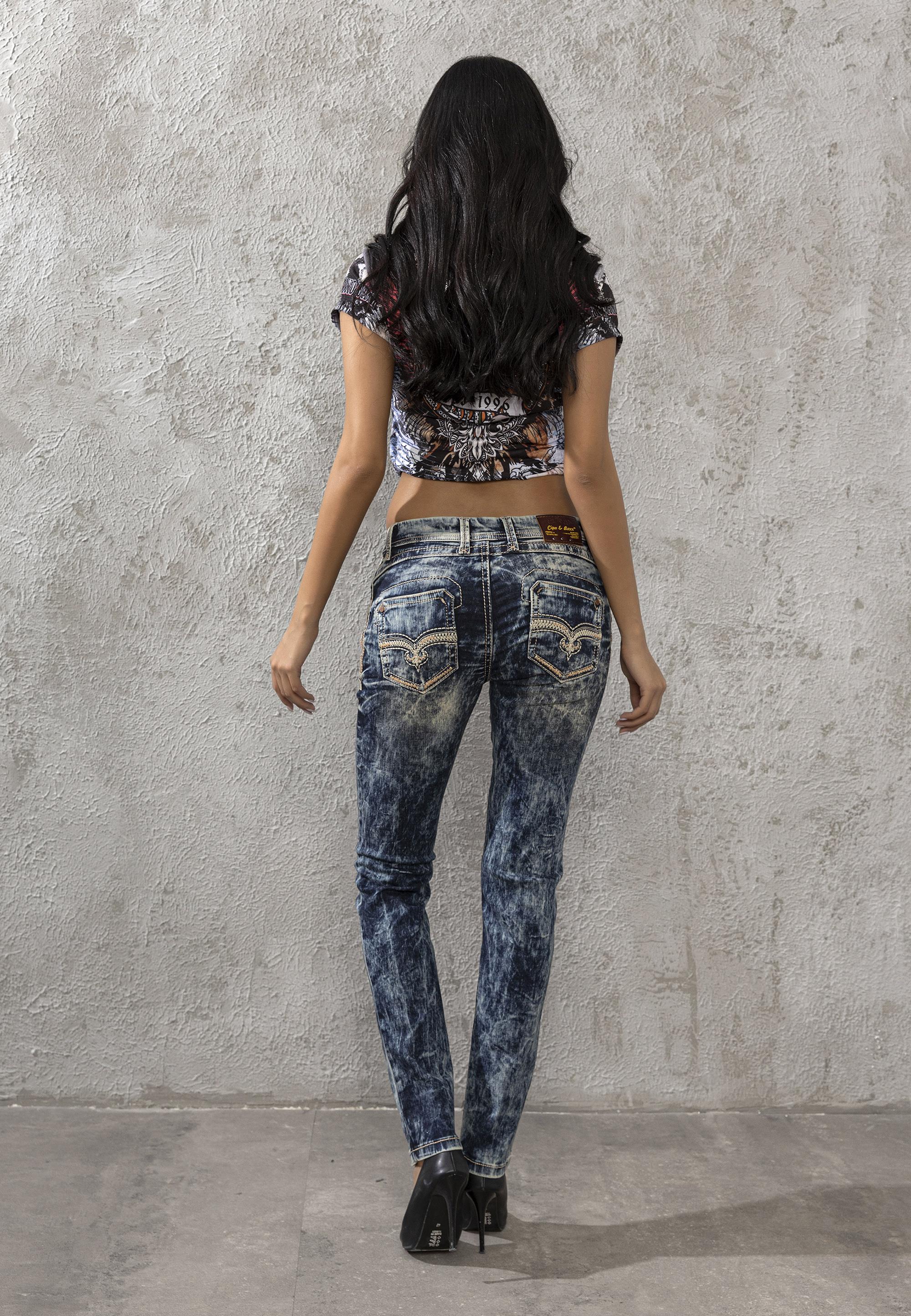 WD222 Eye-Catching Washed Women's Jeans